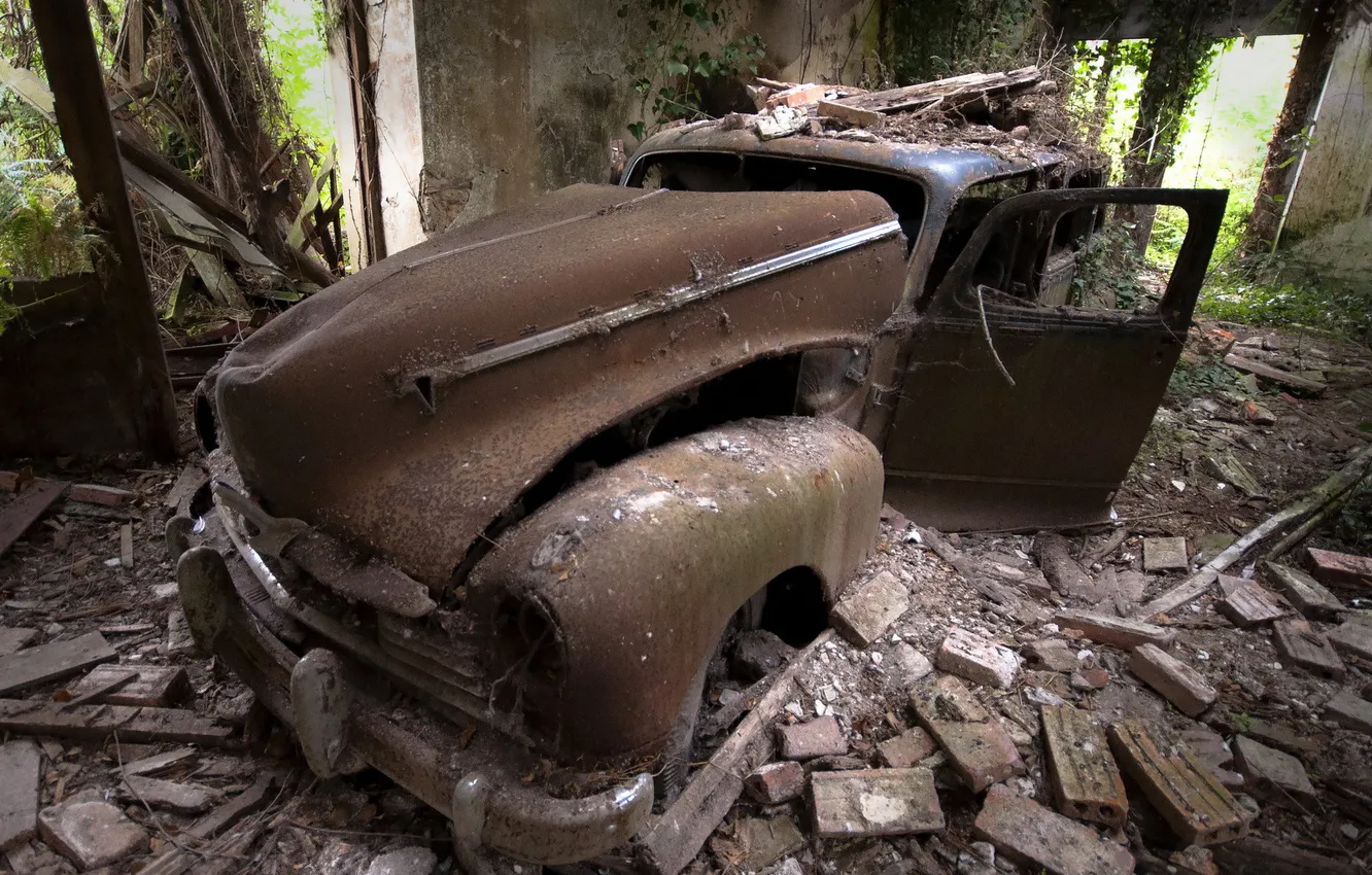 Photo wallpaper machine, garage, scrap