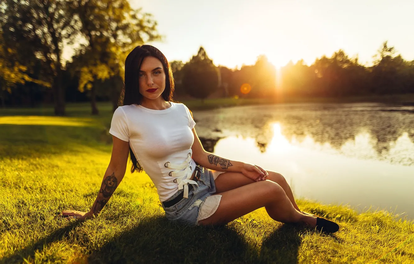 Photo wallpaper girl, the sun, trees, pose, pond, Park, model, shorts