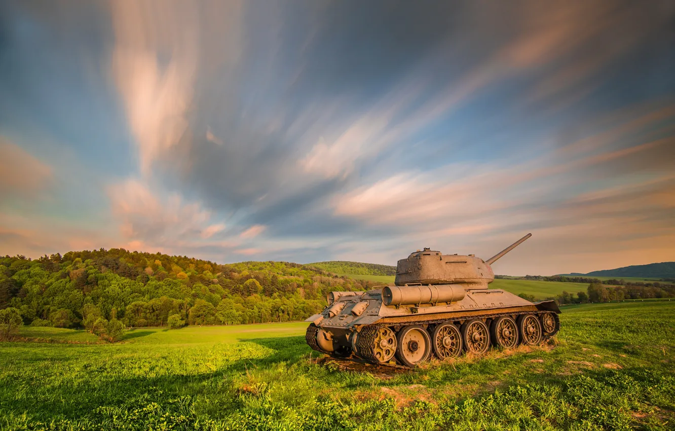 Photo wallpaper field, the sky, tank, T-34-85