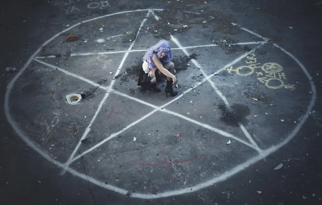 Photo wallpaper girl, circles, ritual