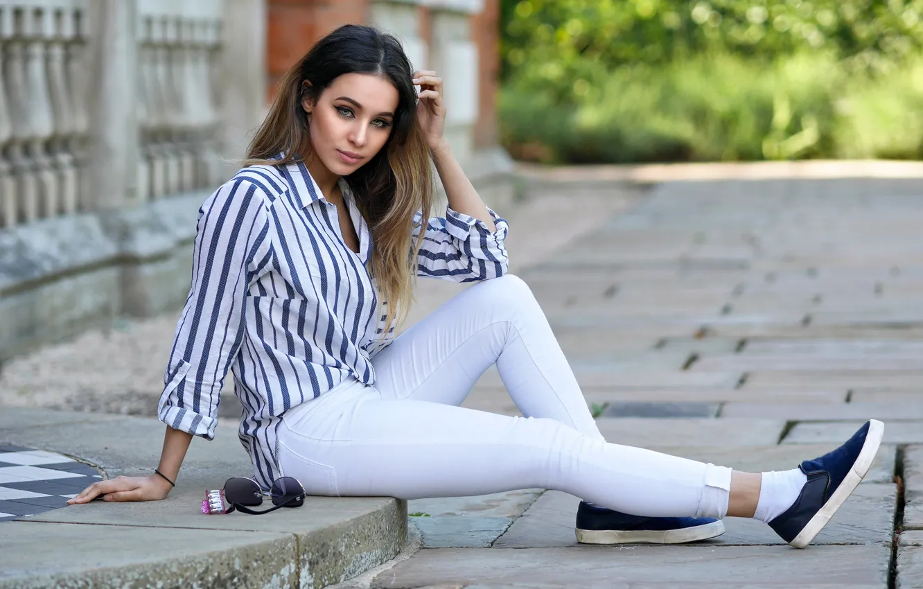 Photo wallpaper summer, look, face, sitting, cutie