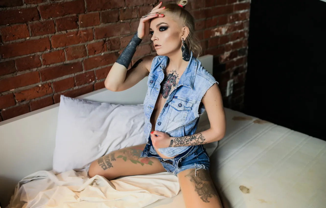 Photo wallpaper pose, style, model, bed, tattoo, vest, Andrew Pareto, Immortal Youth