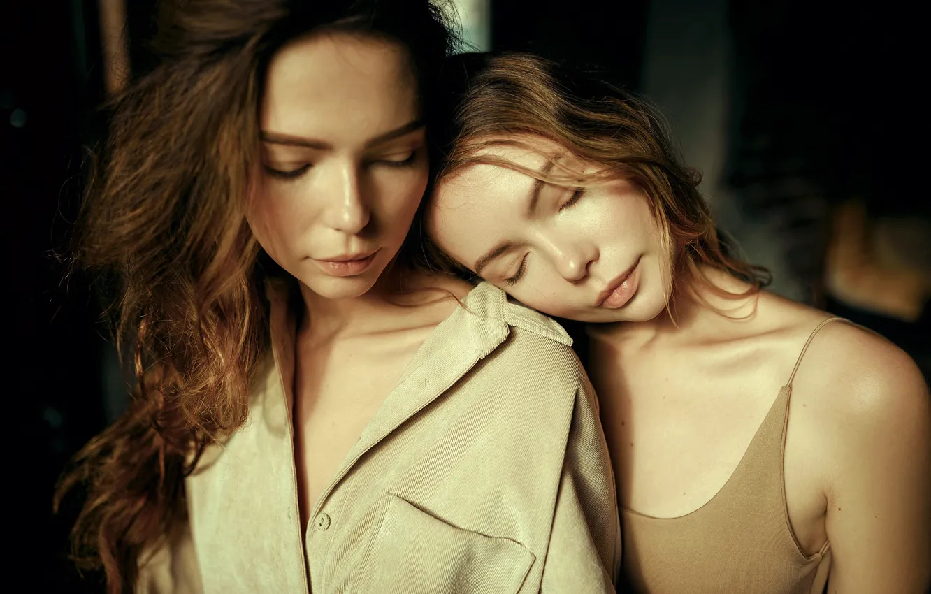 Photo wallpaper tenderness, sponge, two girls, Juliana Naidenova