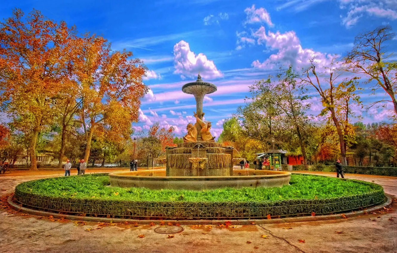 Photo wallpaper autumn, the sky, clouds, trees, the city, Park, people, fountain
