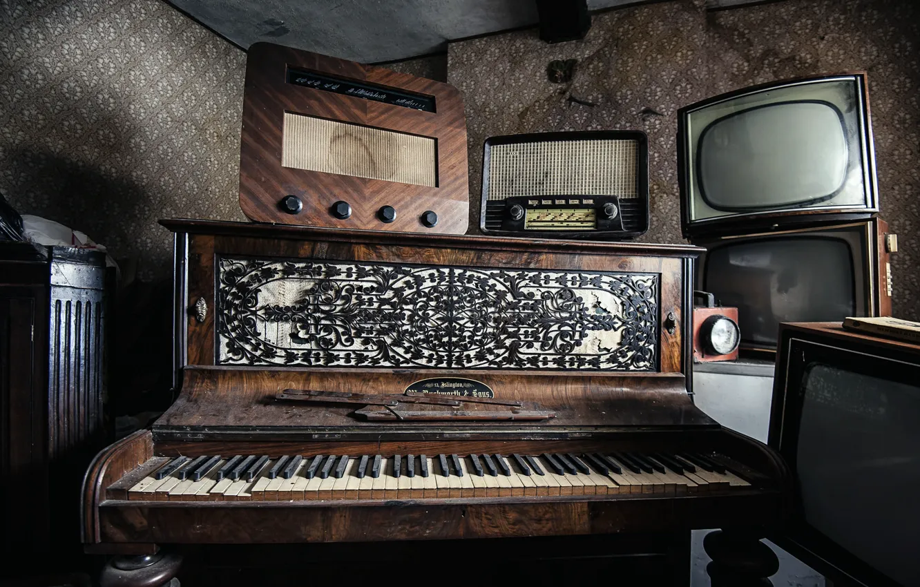Photo wallpaper radio, TV, piano, receiver