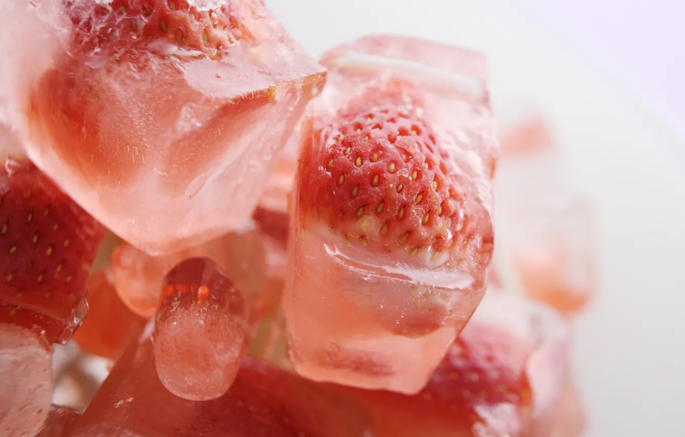 Photo wallpaper ice, macro, food, strawberry, berry, ice, strawberry