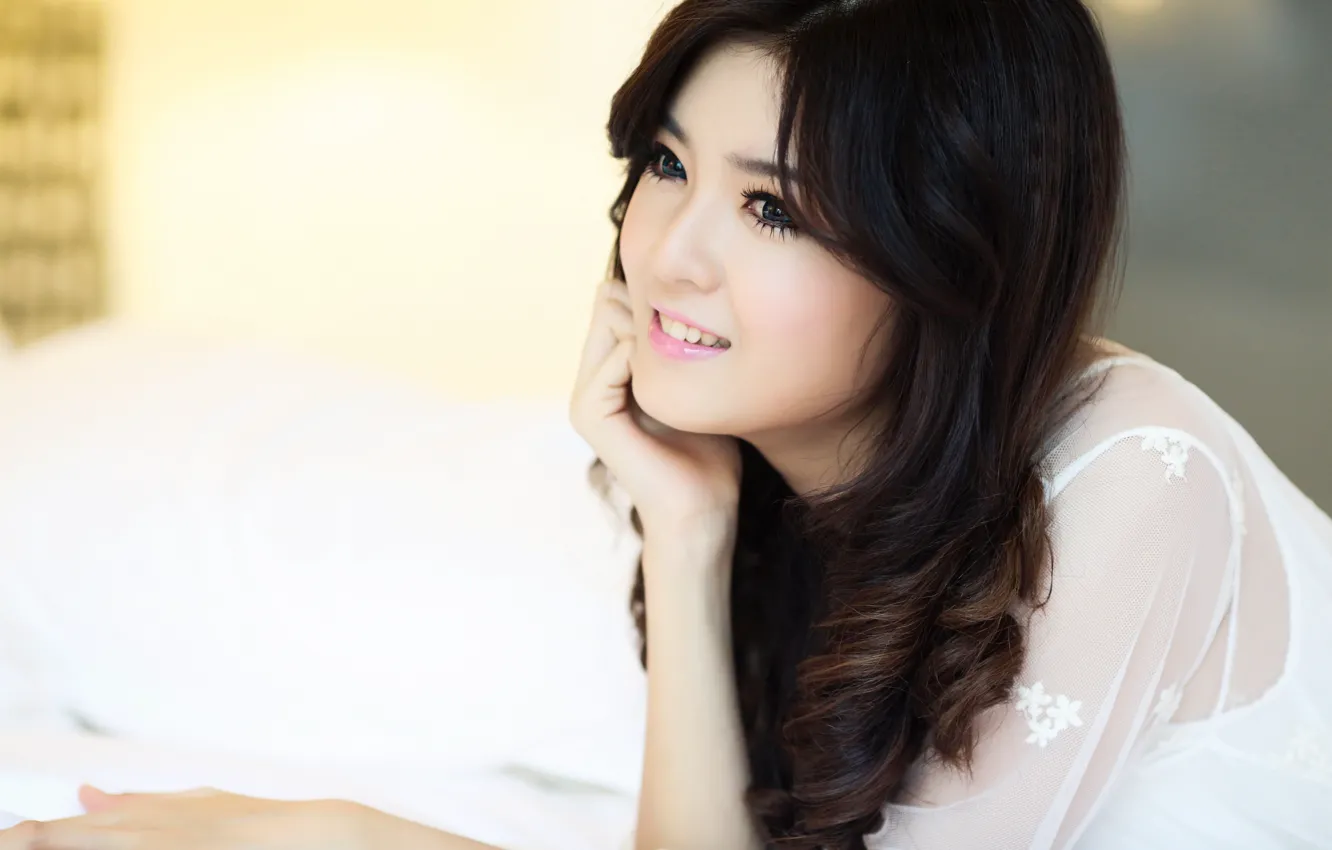 Photo wallpaper girl, long hair, face, hand