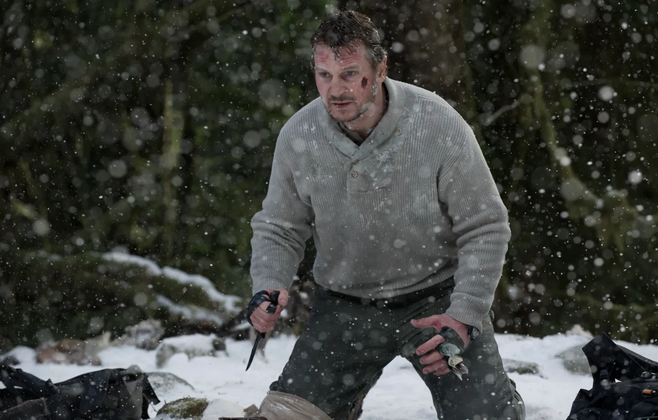 Photo wallpaper winter, forest, snow, frame, knife, Fight, Liam Neeson, Liam Neeson