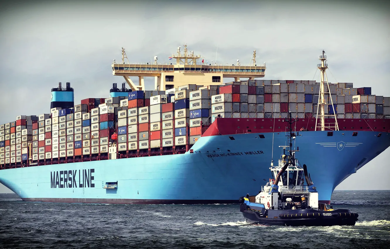 Photo wallpaper Sea, The ship, Cargo, A container ship, Tugs, Container, Maersk, Maersk Line