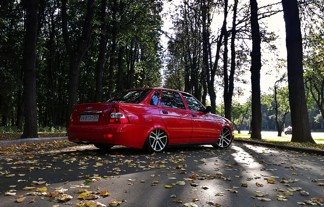 Photo wallpaper road, leaves, drives, red, very, prior, priora, Lada 2170