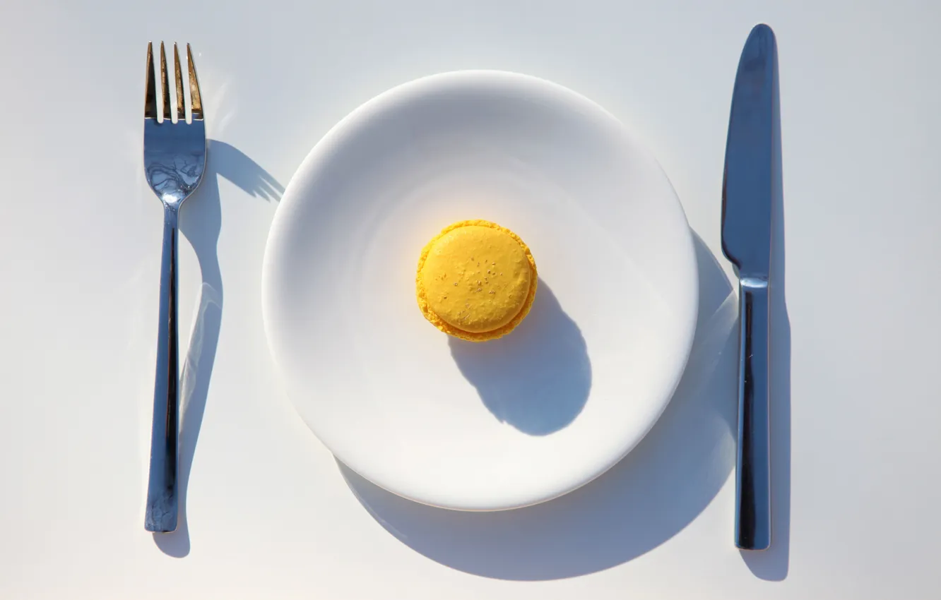 Photo wallpaper knife, plug, dish, macaroon