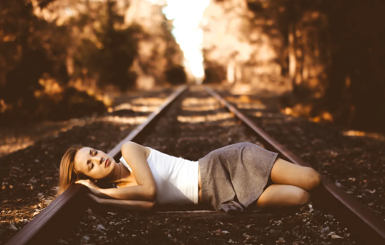Photo wallpaper girl, the situation, railroad