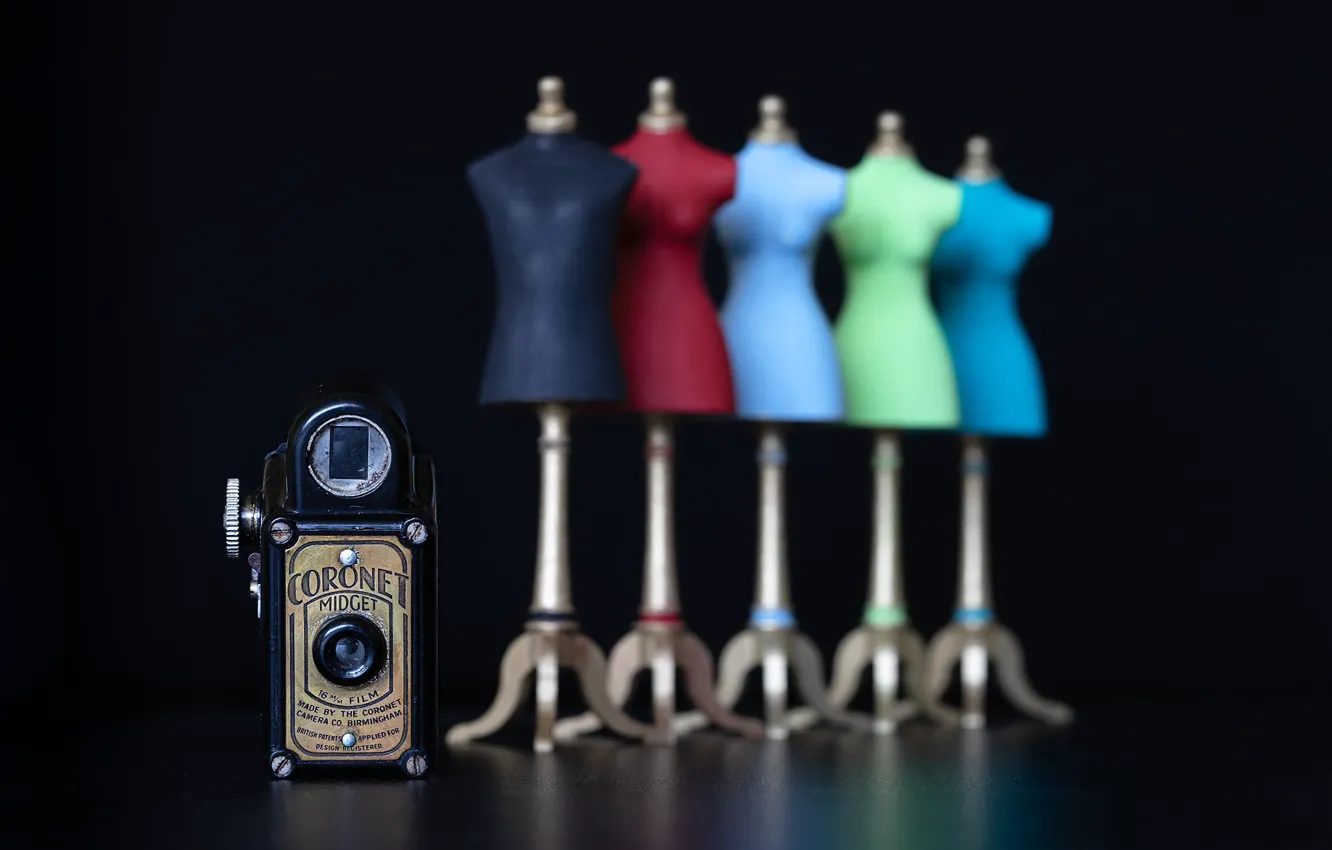 Photo wallpaper camera, black background, Coronet Midget