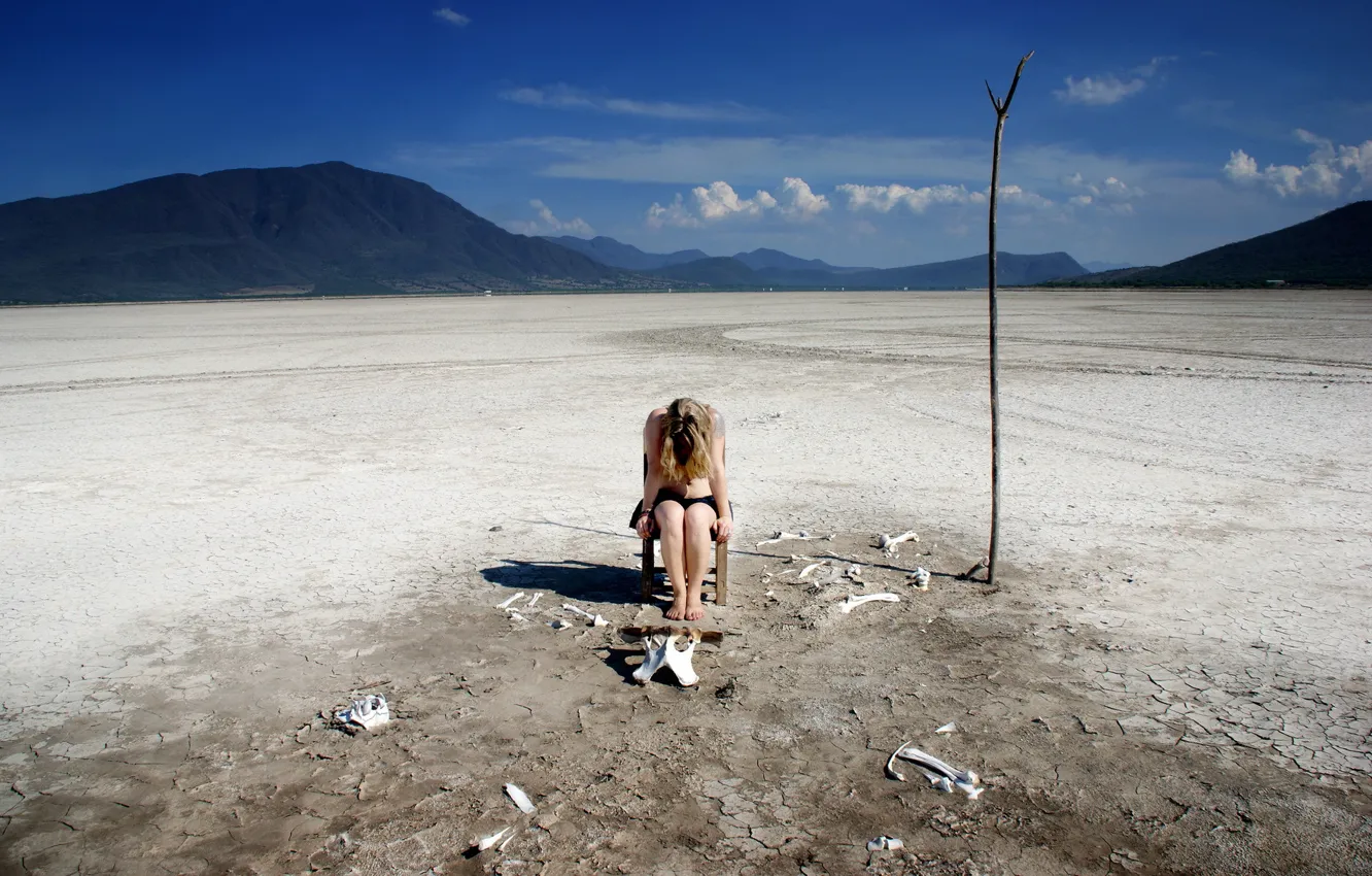 Photo wallpaper girl, desert, the situation, bones