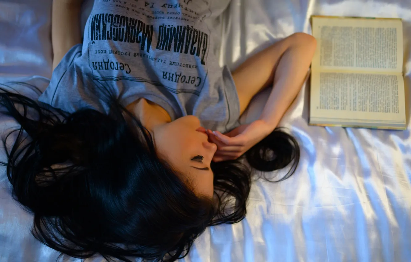 Photo wallpaper girl, sweetheart, model, brunette, t-shirt, bed, lies, book