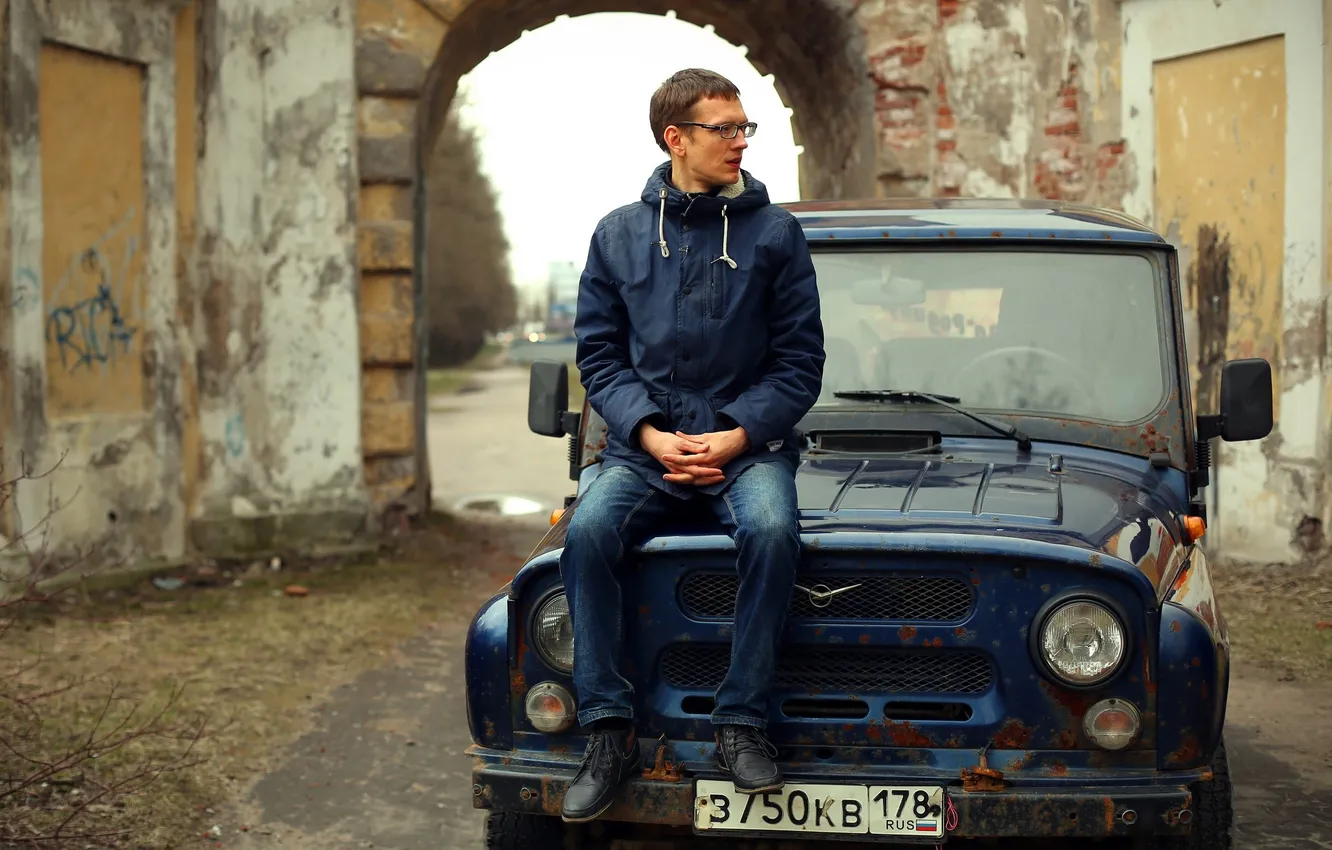 Photo wallpaper street, sitting on the hood, blogger, Constantine Zarutskiy, AcademeG, Antihelic, UAZ Antihelic, a rusty car