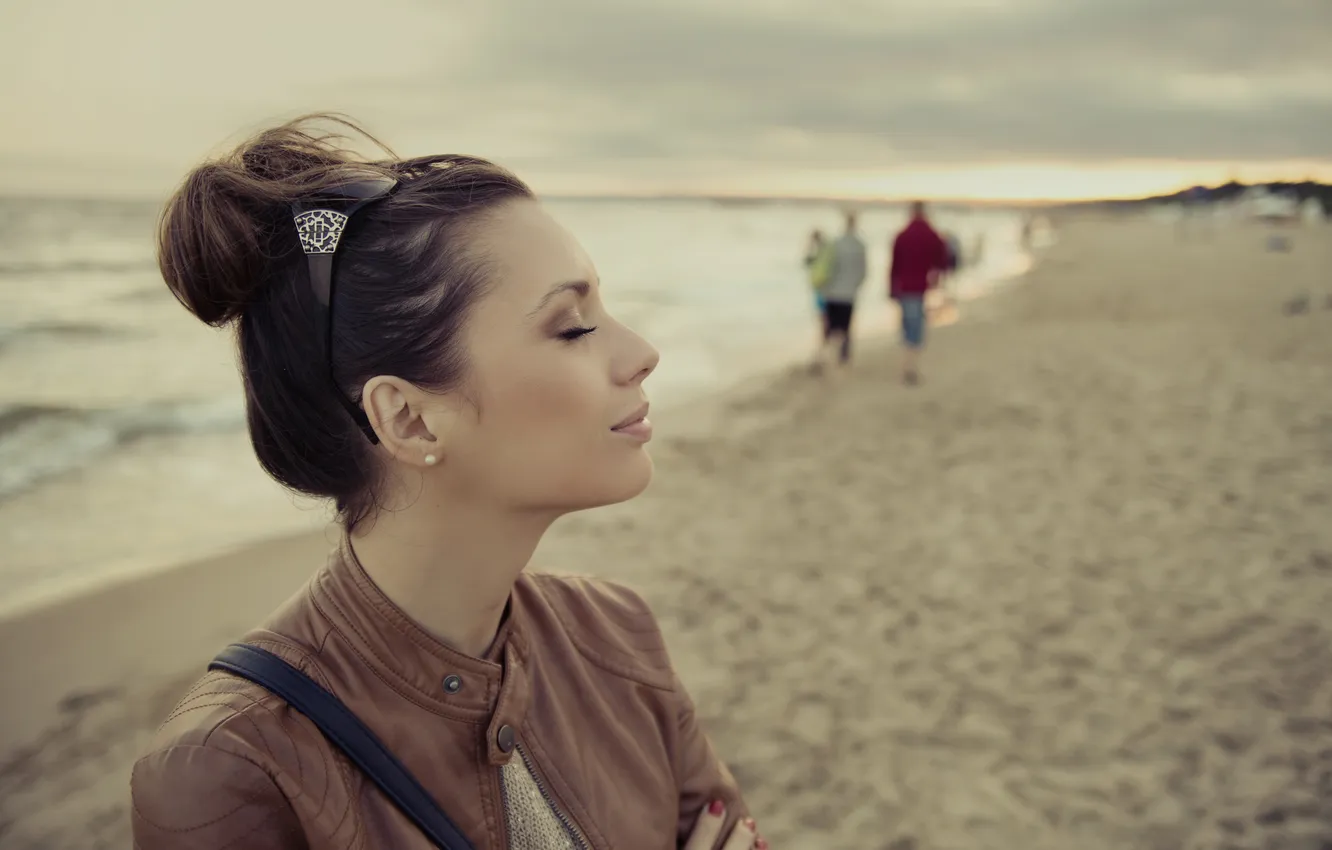 Photo wallpaper beach, girl, profile, brown hair, sunglasses