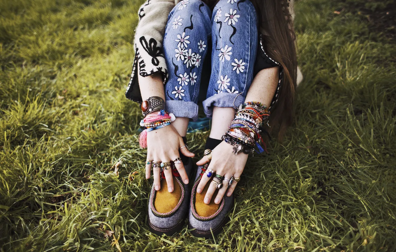 Photo wallpaper shoes, hands, bracelets, baubles