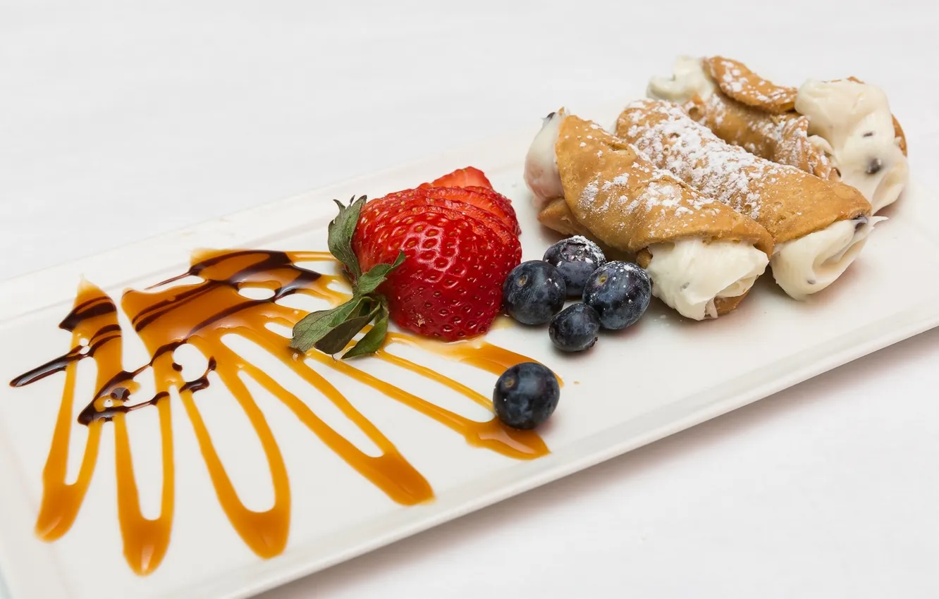 Photo wallpaper strawberry, cream, dessert, tube, caramel, blueberries