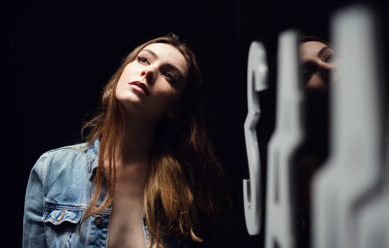 Photo wallpaper look, girl, face, background, hair, jeans