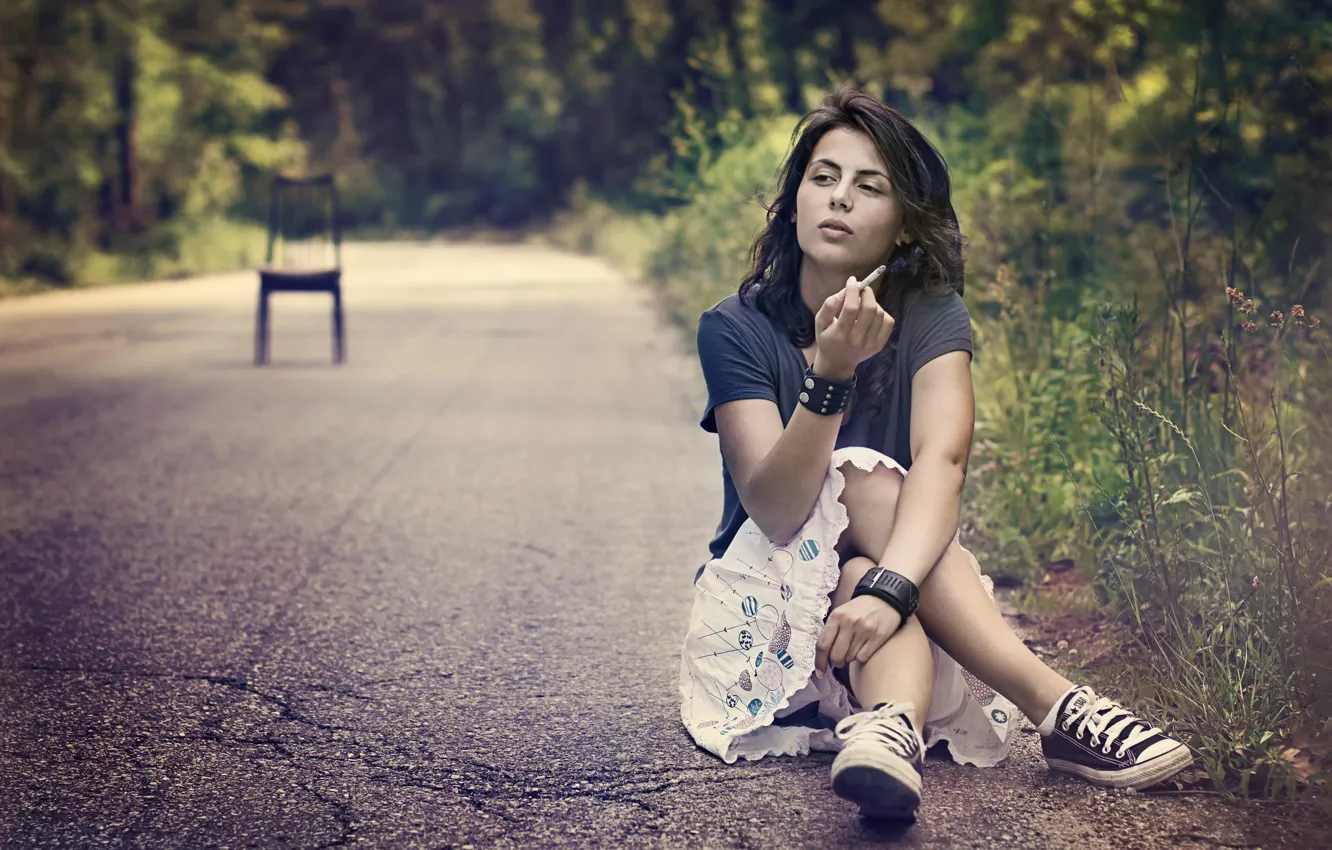 Photo wallpaper girl, sitting, smokes, on the road