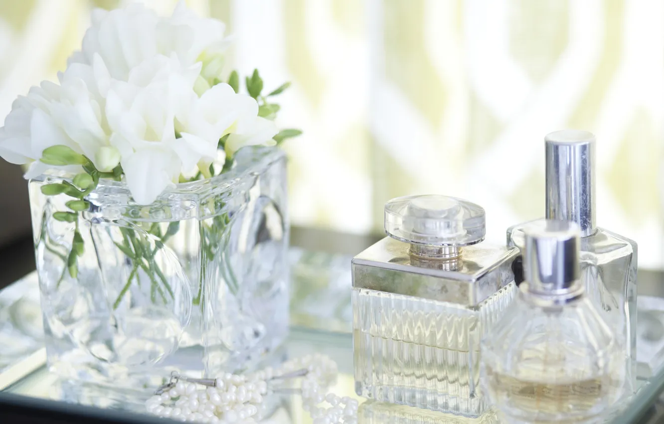 Photo wallpaper flowers, perfume, vase, bottles, flavors