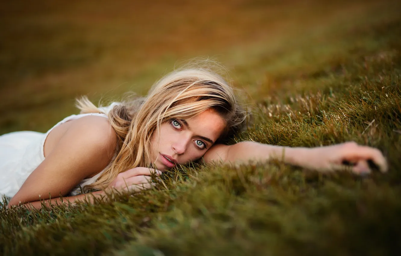 Photo wallpaper grass, look, face, hair, Marta