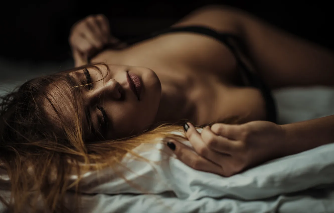 Photo wallpaper makeup, sponge, curls, Krzysztof Budych