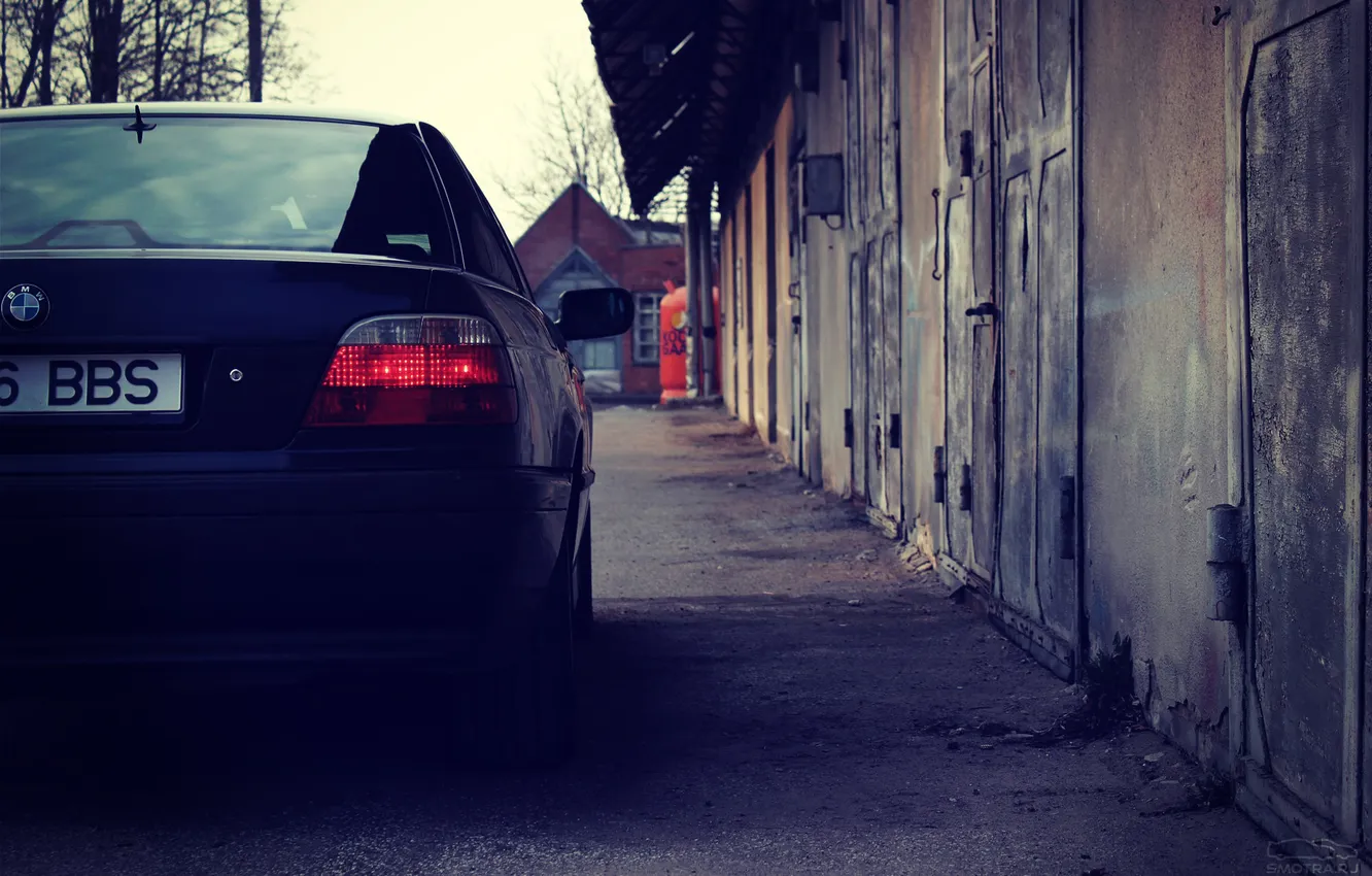 Photo wallpaper lights, BMW, garage, BMW, back, classic, bumper, e38