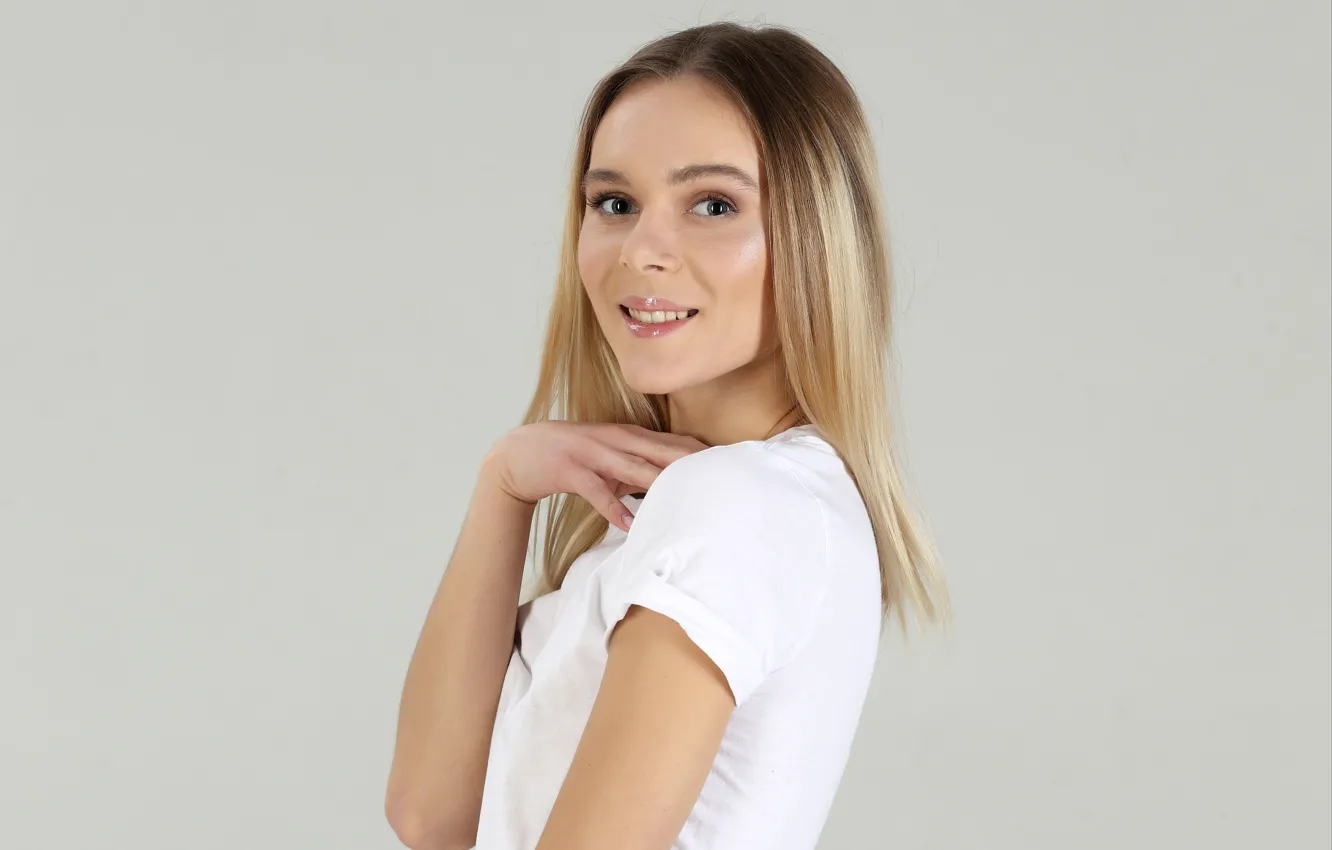 Photo wallpaper smile, model, blonde, White T-Shirt, Karissa Diamond