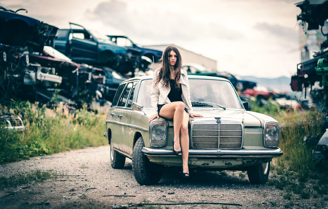 Photo wallpaper auto, girl, legs, Laura Gra
