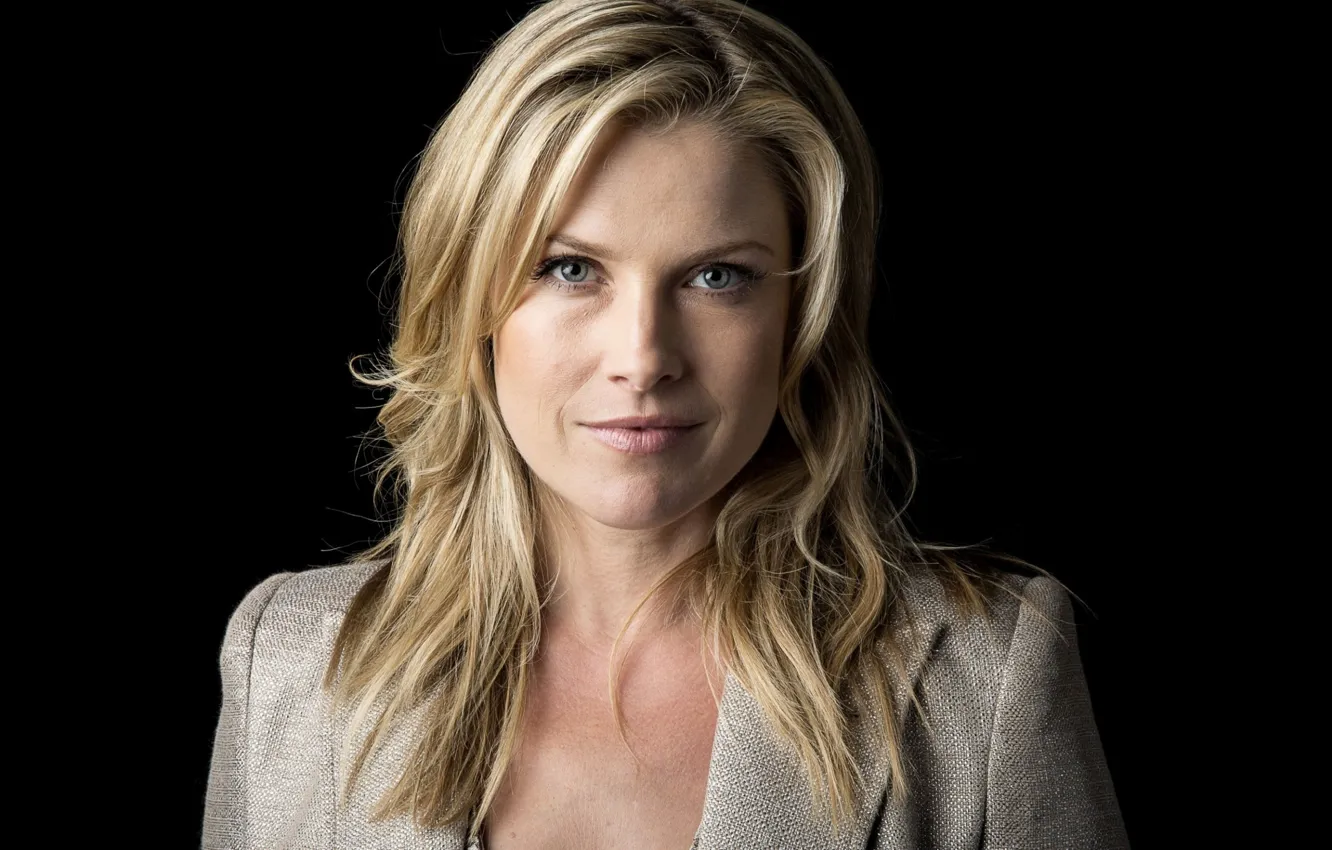 Photo wallpaper look, pose, model, actress, blonde, Ali Larter, background black, hair