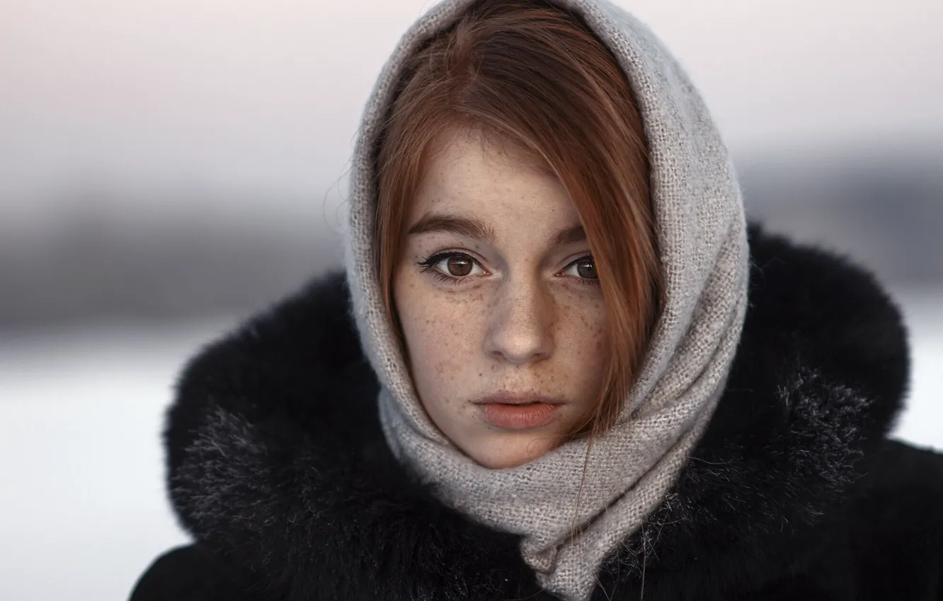 Photo wallpaper Cyril Moskvin, shawl, freckles, winter