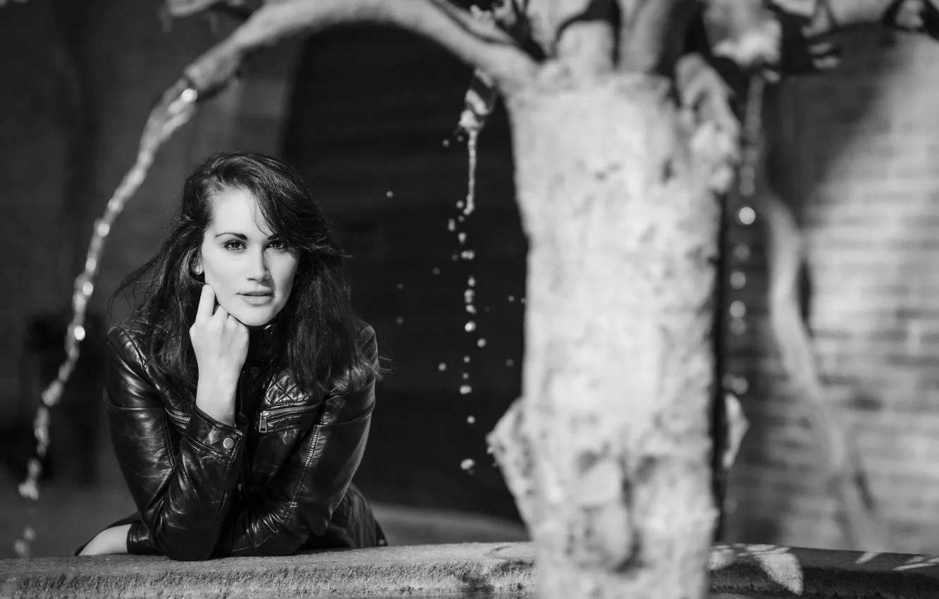 Photo wallpaper look, model, fountain, Martina