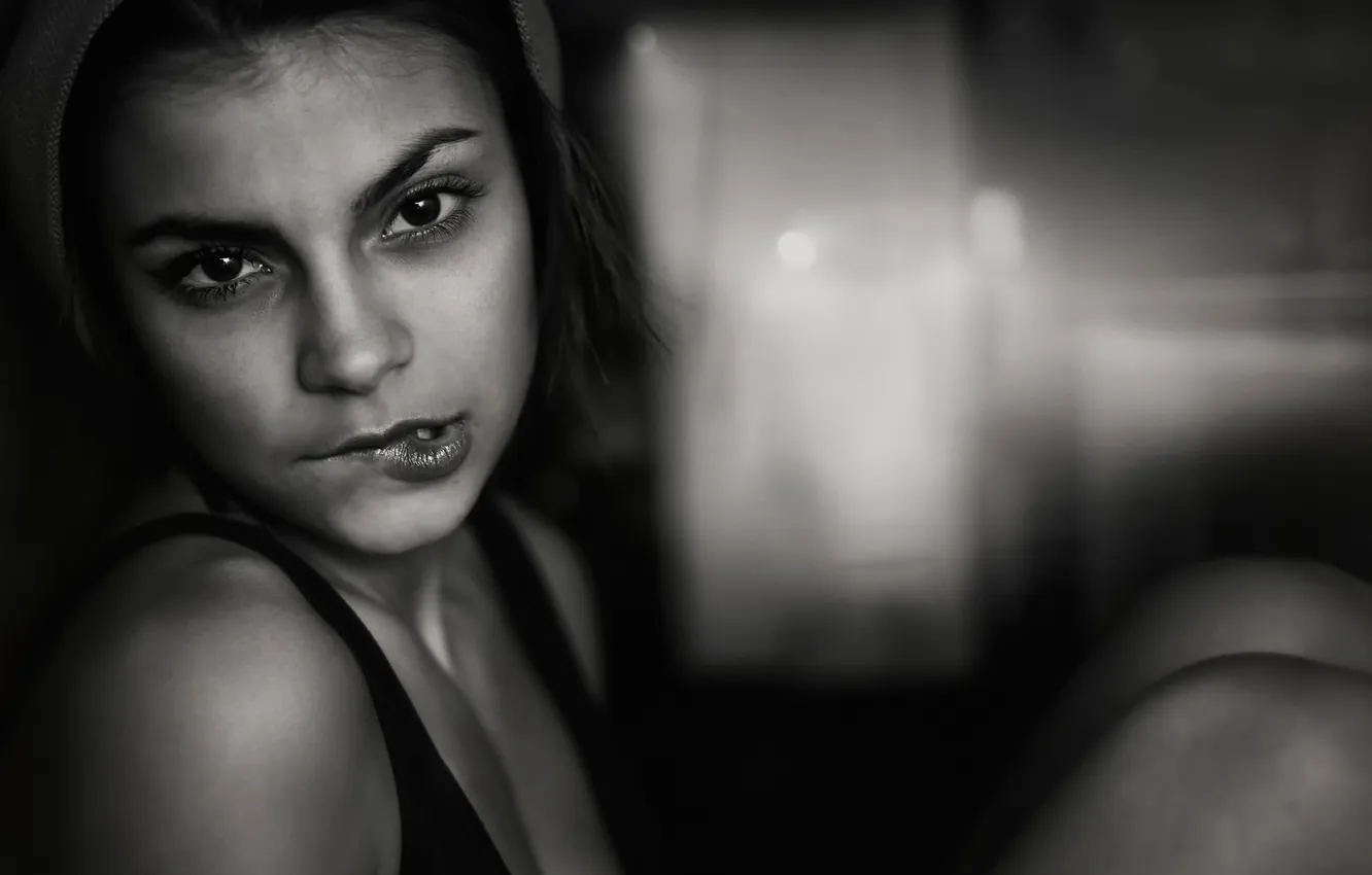 Photo wallpaper portrait, knees, facial expressions, Lolita