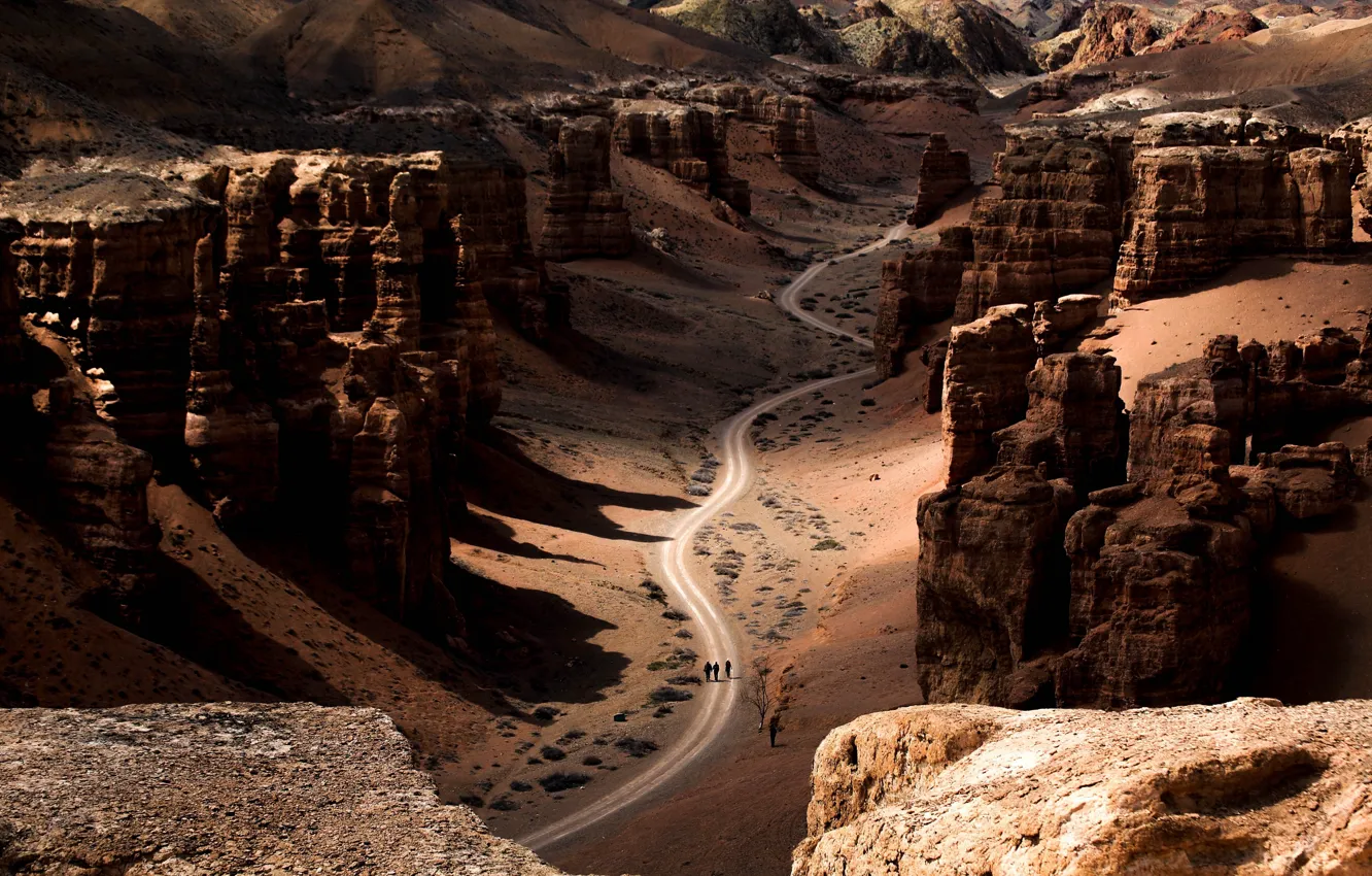Photo wallpaper road, mountains, canyon, traveler