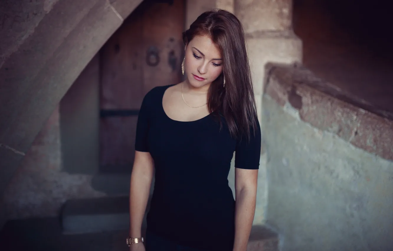 Photo wallpaper pose, model, portrait, jeans, makeup, Mike, hairstyle, brown hair