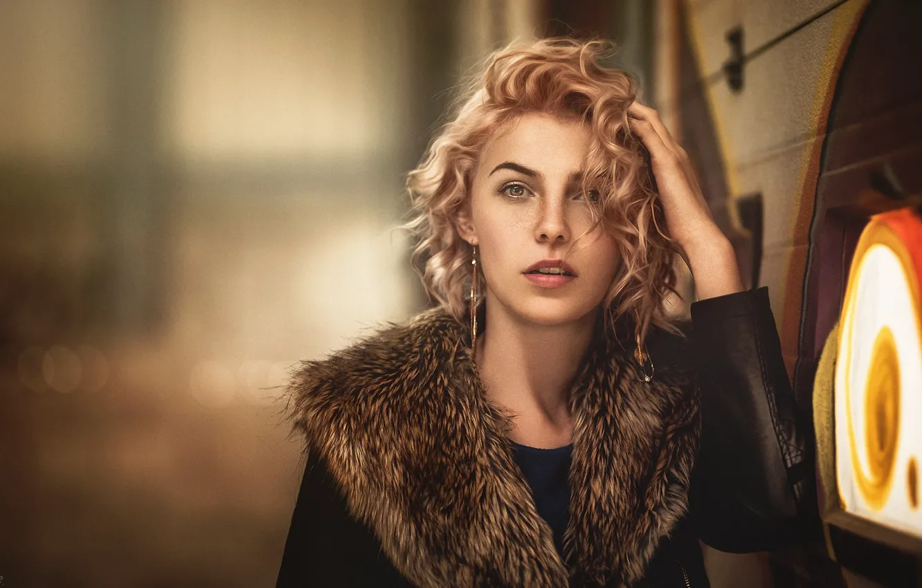 Photo wallpaper look, model, hands, blonde, curls, bokeh, Stephanos Georgiou, fur collar