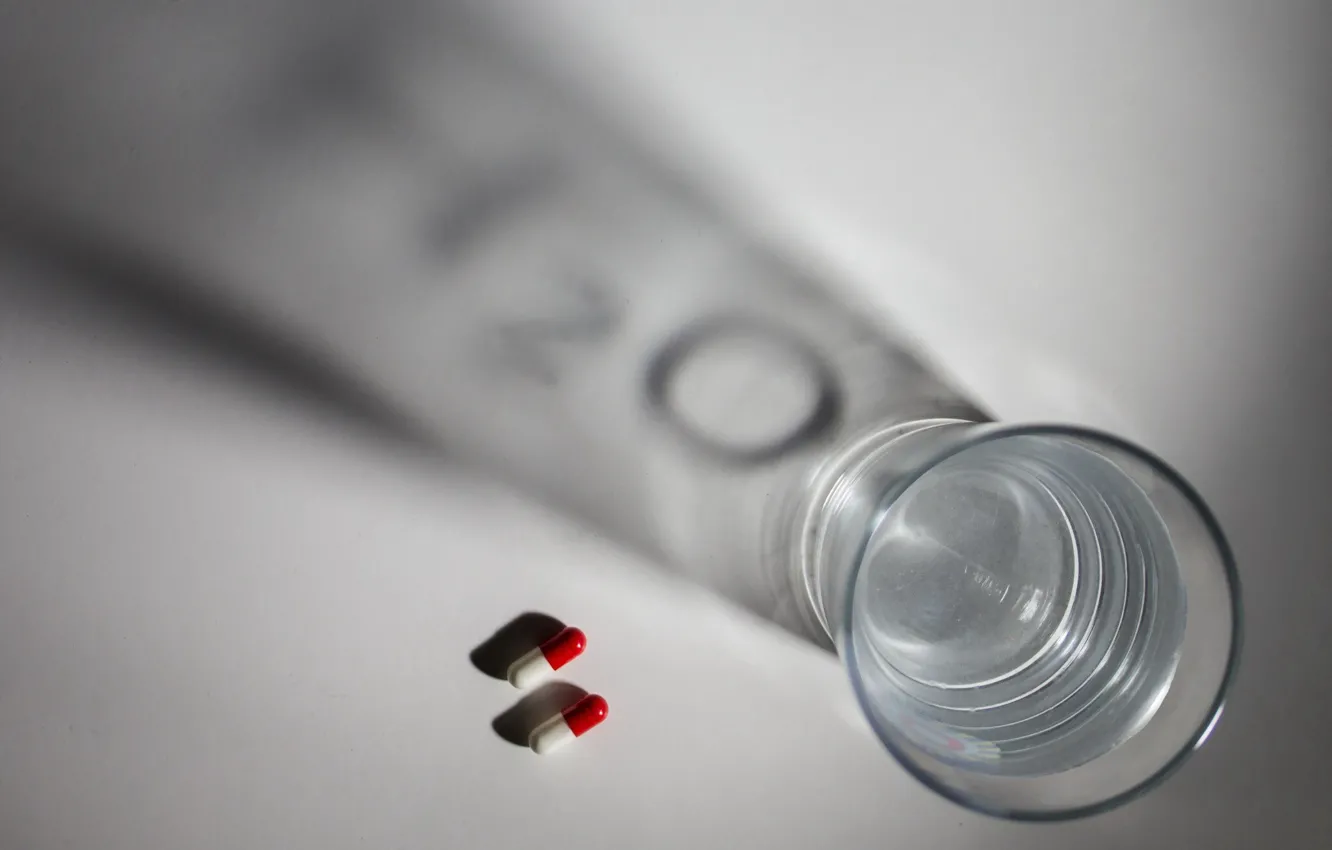 Photo wallpaper water, glass, Pills