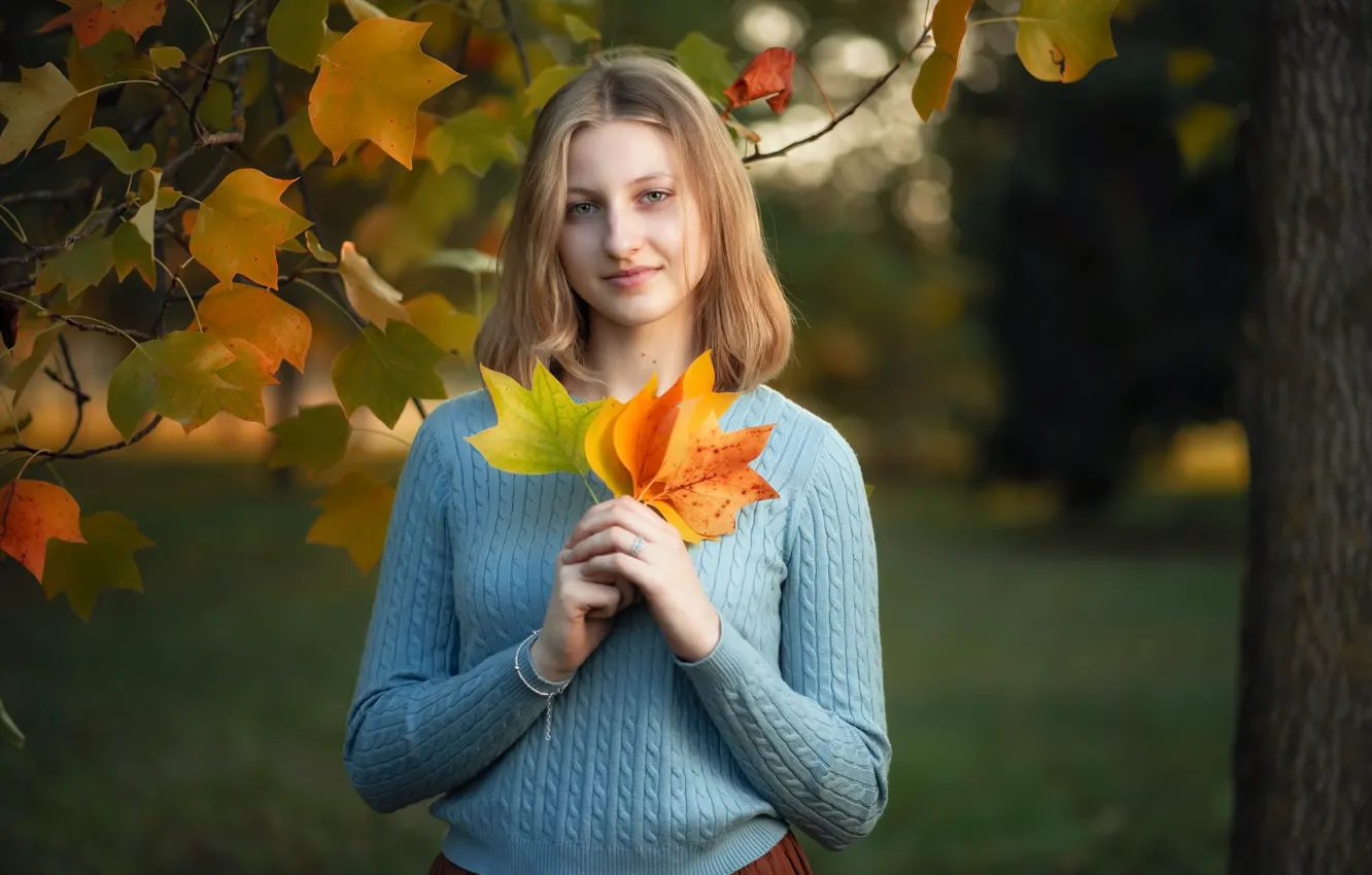 Photo wallpaper autumn, girl, Ionela