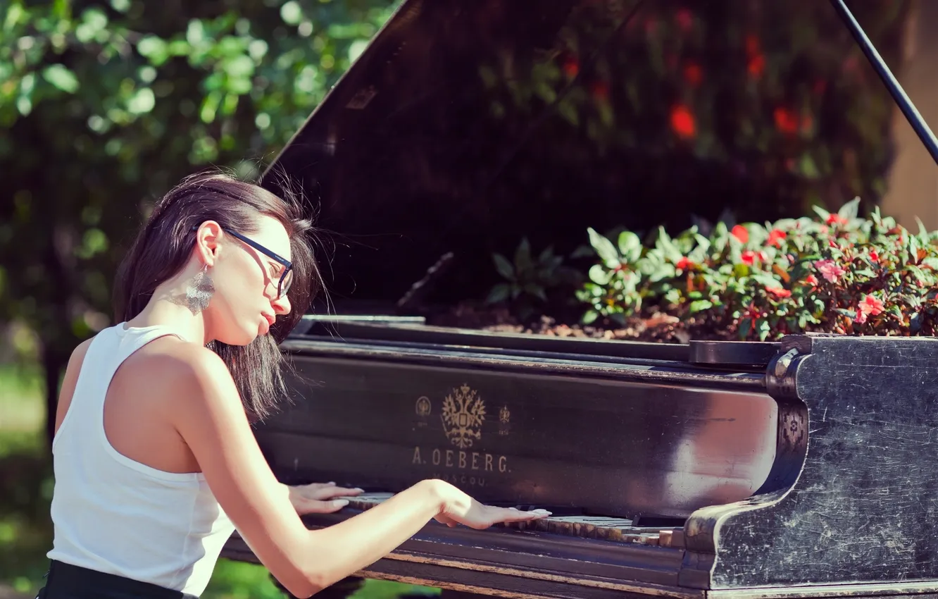 Photo wallpaper greens, music, vegetation, the game, piano, keys, glasses, piano