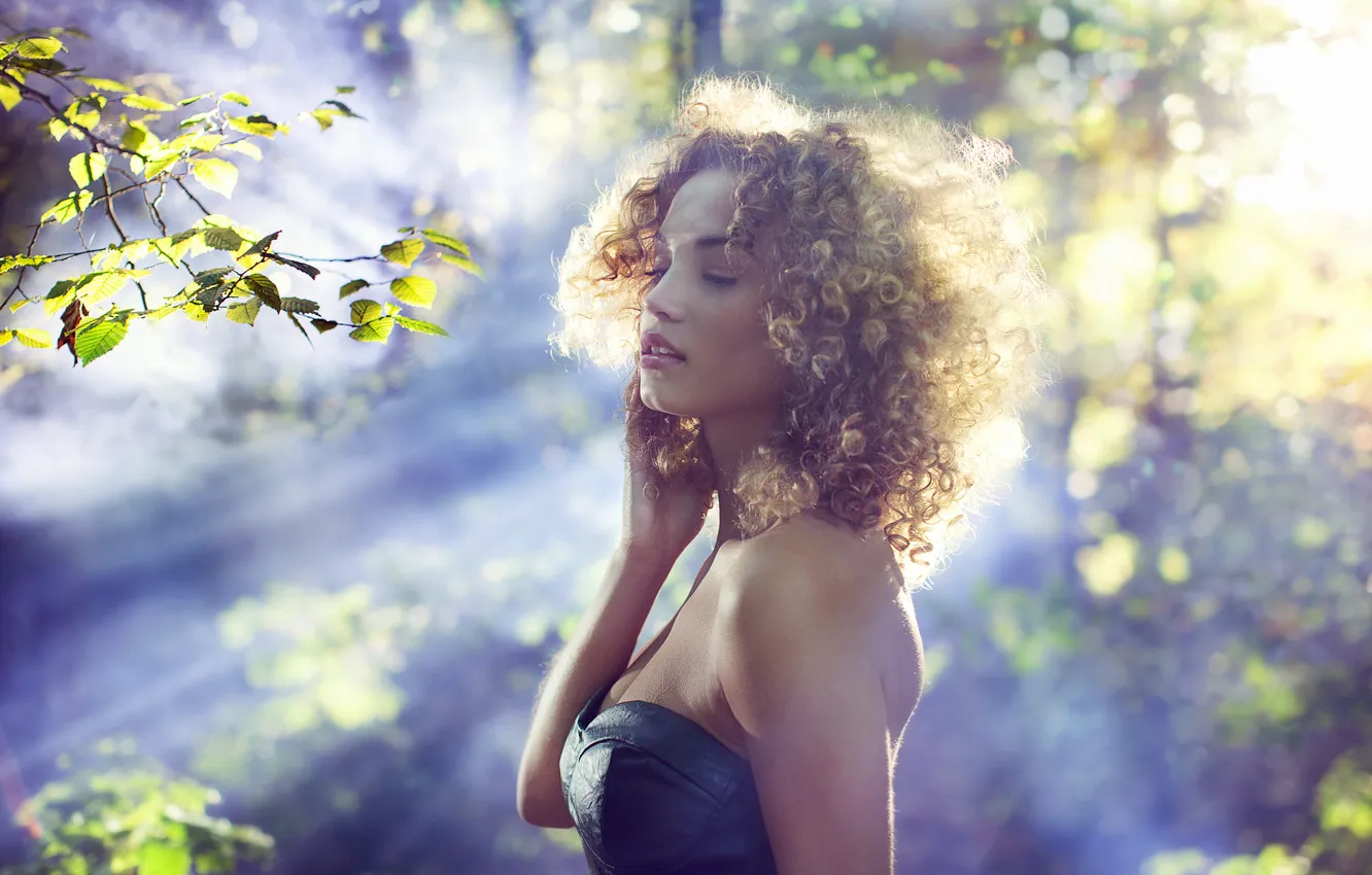 Photo wallpaper girl, trees, branches, lighting, the sun's rays
