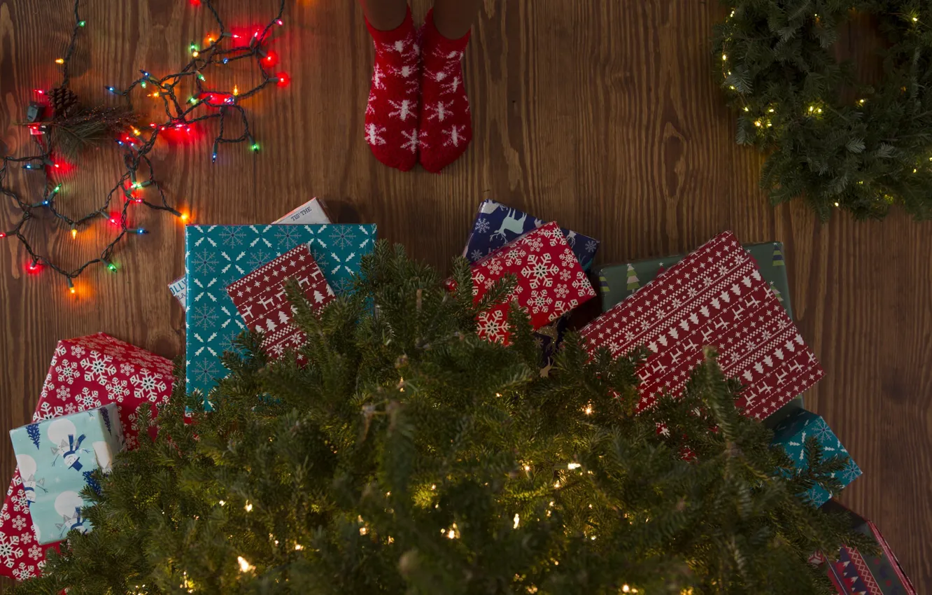 Photo wallpaper holiday, gift, feet, tree, new year, garland