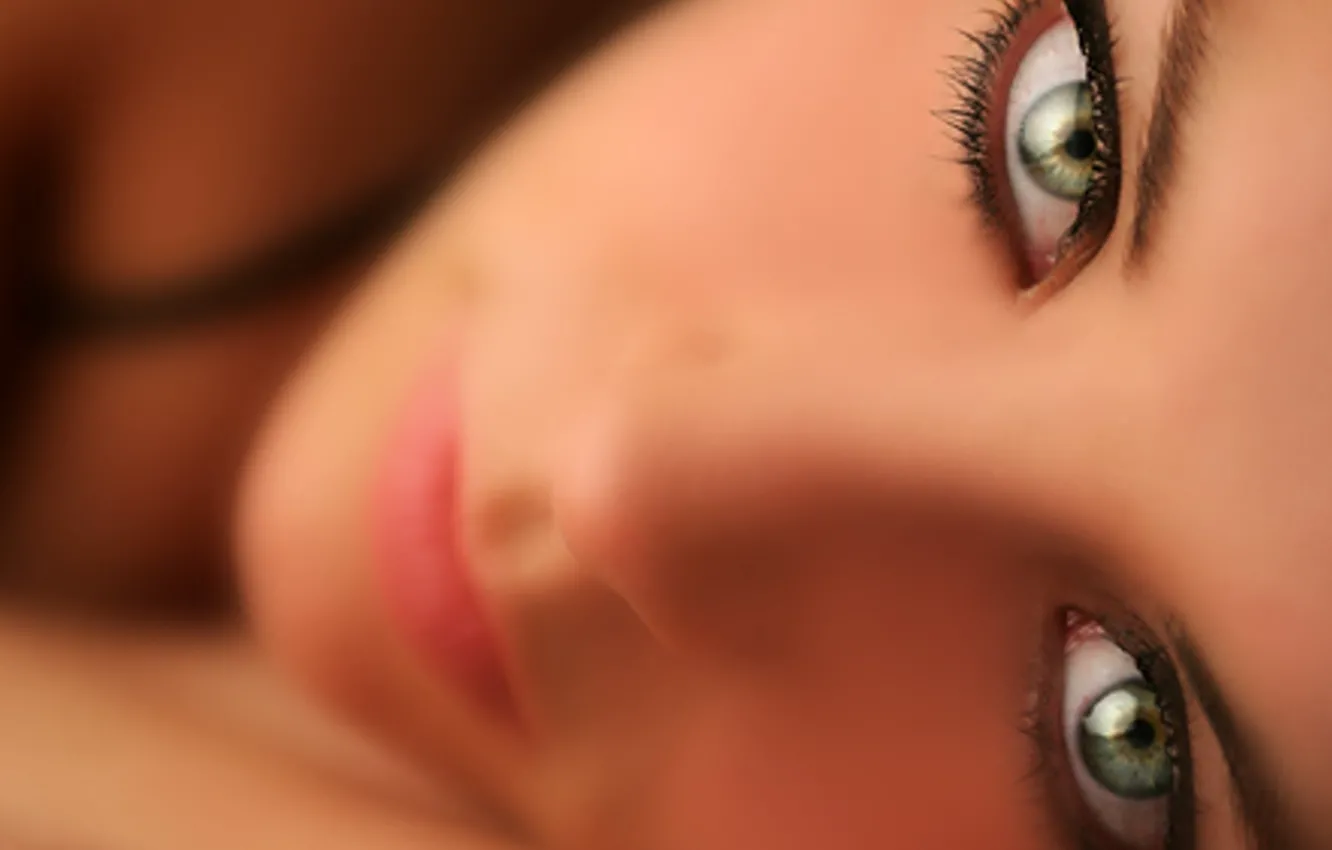 Photo wallpaper close-up, the girl's face, looking into the soul