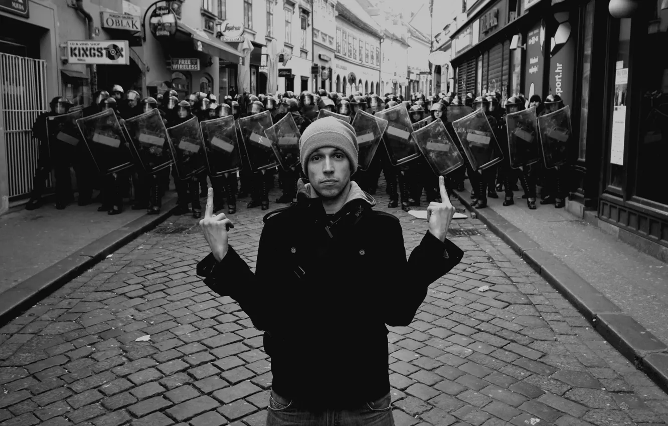 Photo wallpaper police, guy, gesture, bully