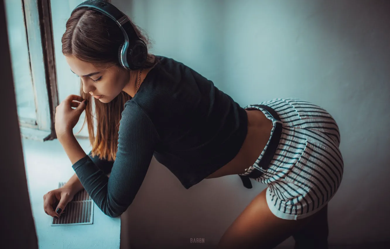 Photo wallpaper sexy, pose, model, shorts, portrait, makeup, headphones, figure