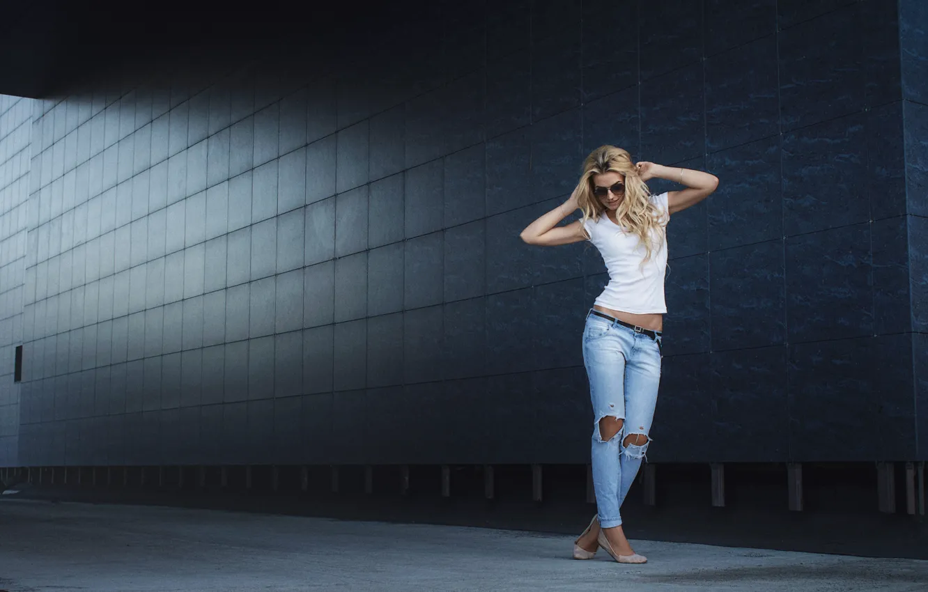 Photo wallpaper girl, love, city, wall, model, tile, building, portrait