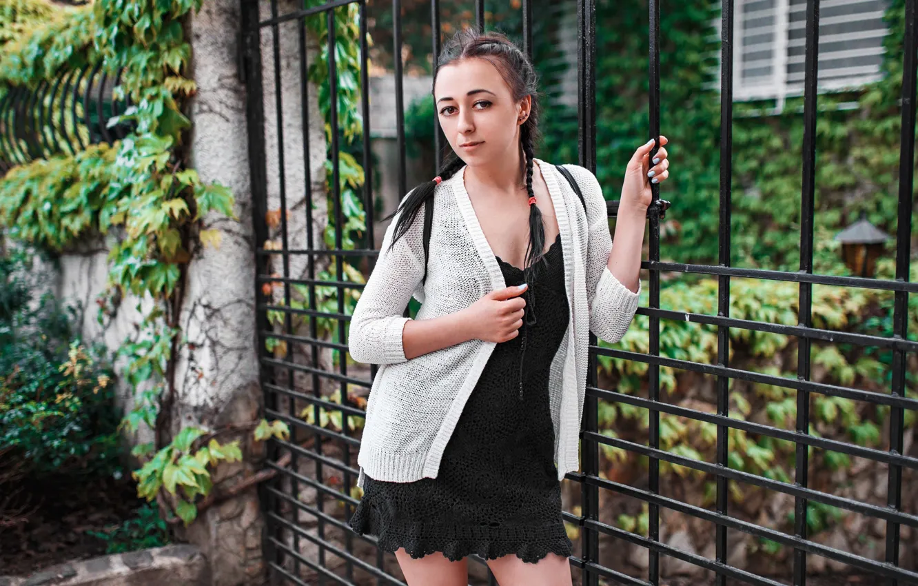 Photo wallpaper look, leaves, girl, thickets, sweetheart, model, portrait, gate
