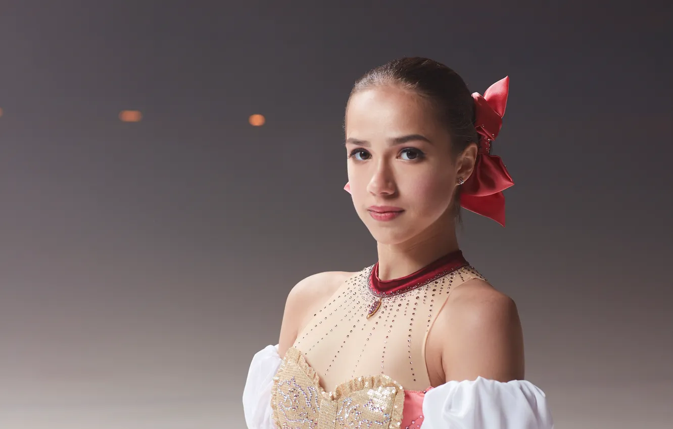 Photo wallpaper look, girl, skater, champion, Alina Sagitova