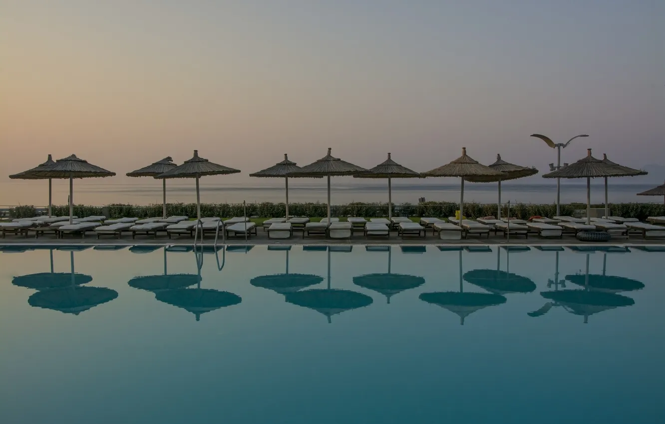 Photo wallpaper sea, the sky, umbrella, pool, sunbeds